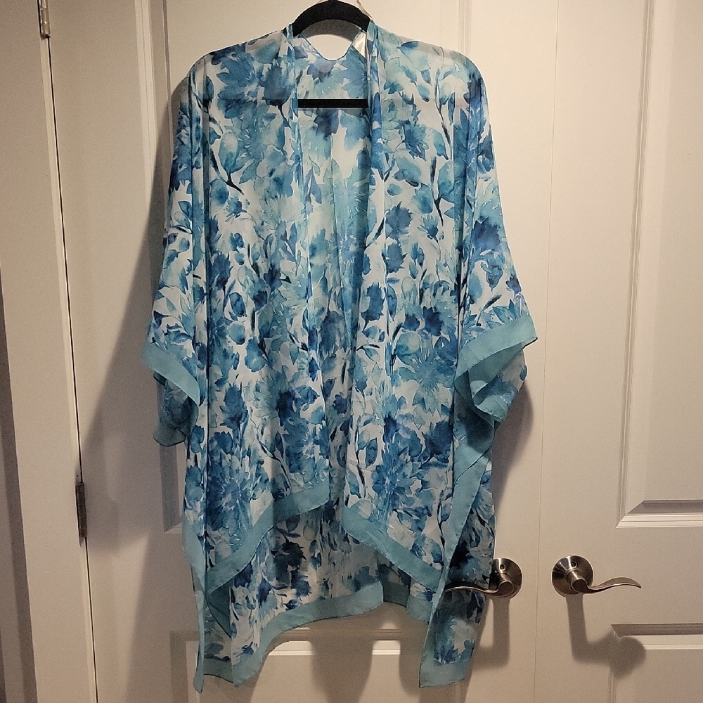 Simply Noelle Blue Floral Kimono